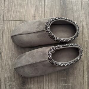 Sonoma Gray Cozy Slip-On Indoor Slippers